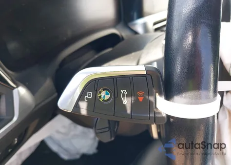 2022 BMW 3 Series 330E xDrive z USA, uszkodzony, nr VIN 3MW5P9J09N8C72299